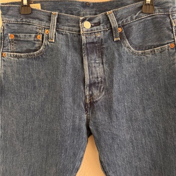 Levi's 501Blue Straight Jeans Timeless Design - Picture 2 of 7